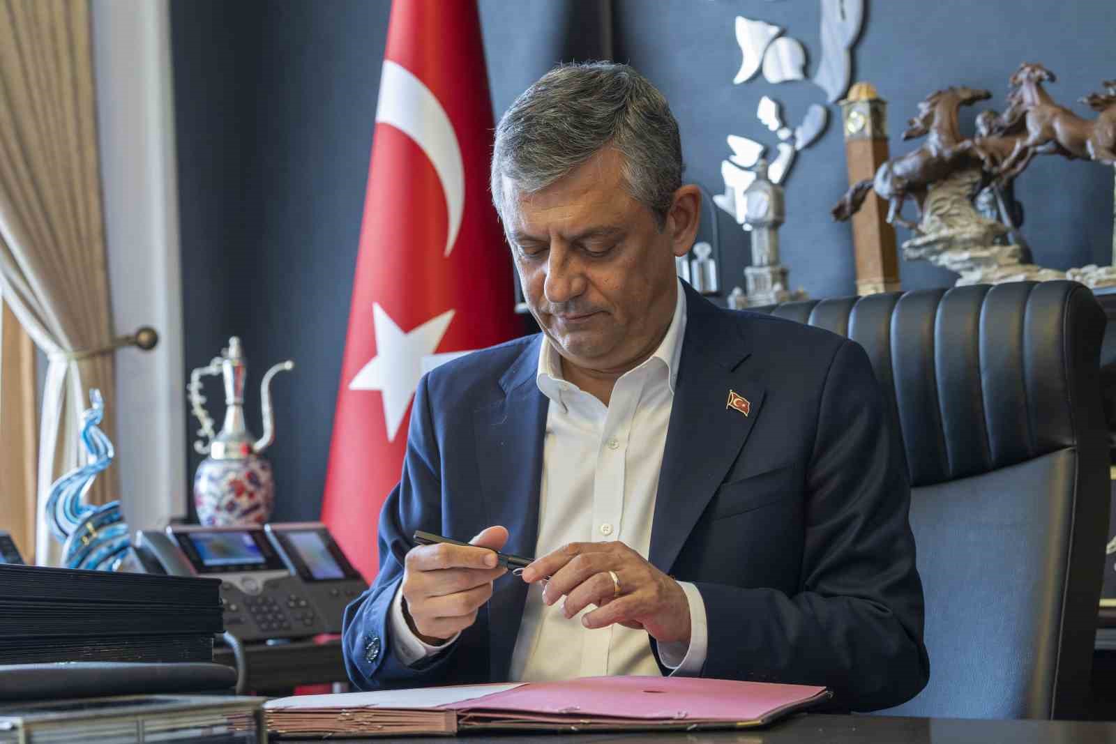Özgür Özel ve 90 milletvekili CHP’den istifa etti 7 ozgur ozel ve 90 milletvekili chpden istifa etti 3 2tpicCRh