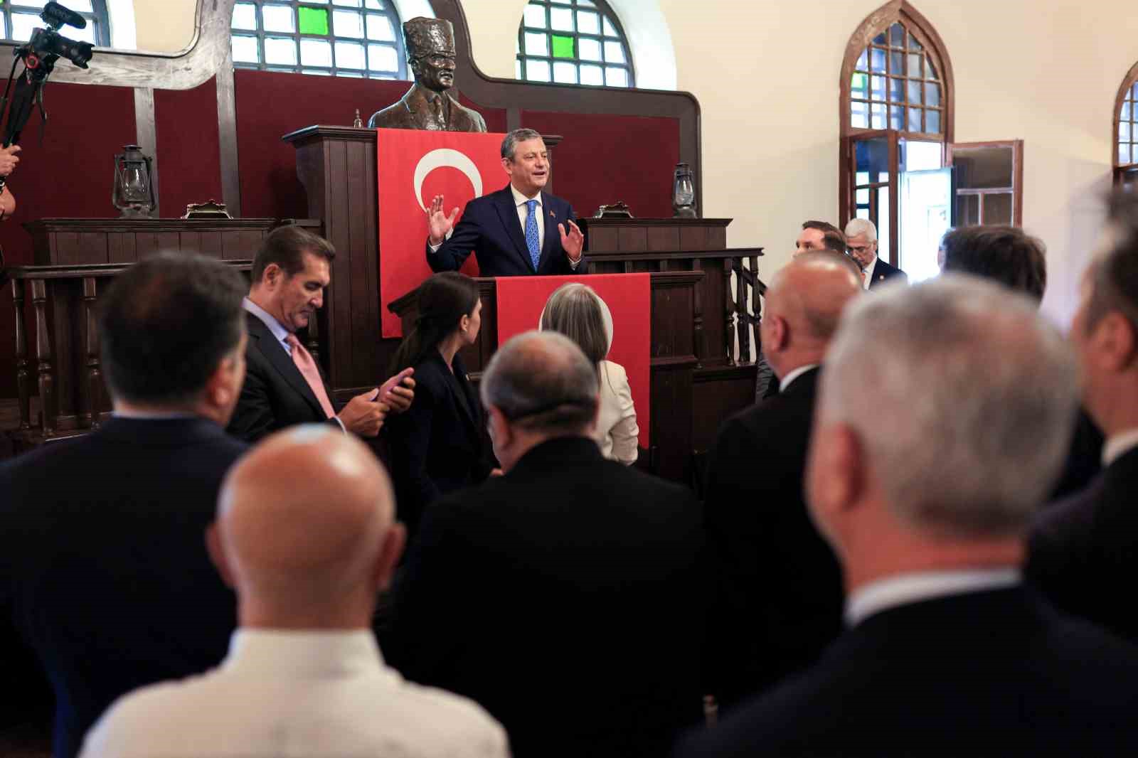 Özgür Özel: "YENİ Parti ilk kez ve son kez ana muhalefet partisi olarak bütçe çalışmalarına katılacak" 6 ozgur ozel yeni parti ilk kez ve son kez ana muhalefet partisi olarak butce I9tAjMeI