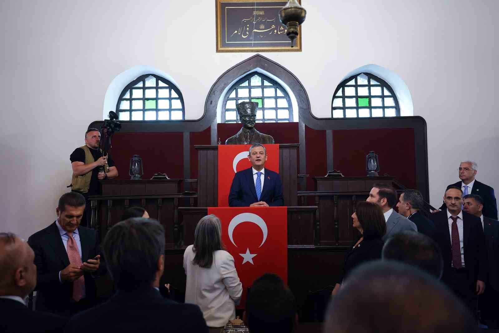 Özgür Özel: "YENİ Parti ilk kez ve son kez ana muhalefet partisi olarak bütçe çalışmalarına katılacak" 7 ozgur ozel yeni parti ilk kez ve son kez ana muhalefet partisi olarak butce LSKUwXeg