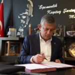 ozgur-ozel-yeni-partinin-kurulus-evraklarini-imzaladi-xxG2R452.jpg