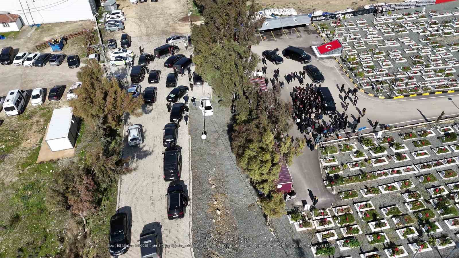 ozgur ozelden 30 araclik konvoyla deprem mezarligina ziyaret 0 d8peMb1W