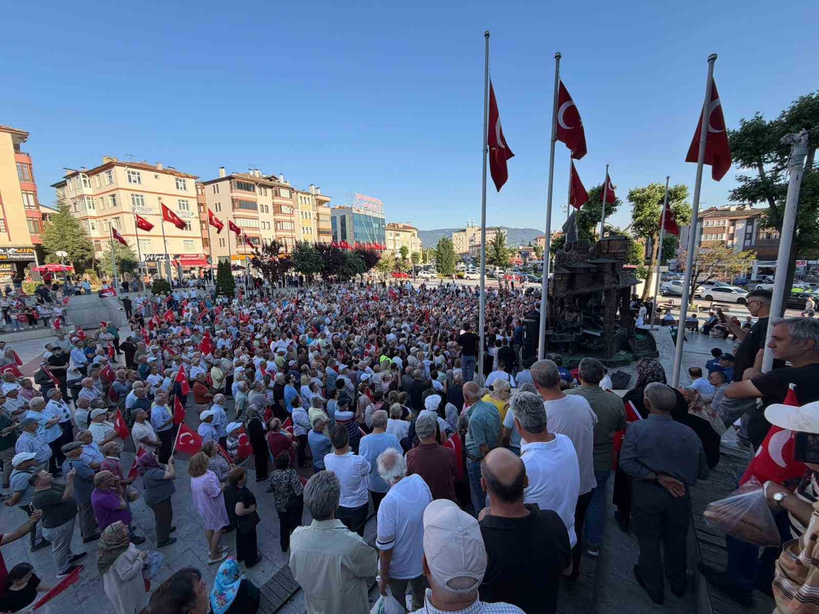 ozgur ozelden dini degerleri asagilayan deniz goktasa destek 0 HjKME1iO