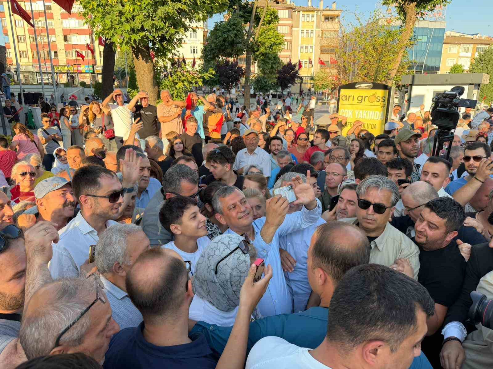 ozgur ozelden dini degerleri asagilayan deniz goktasa destek 1 RX8iU5gN
