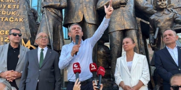 ozgur-ozelden-dini-degerleri-asagilayan-deniz-goktasa-destek-EmTTbEwu.jpg