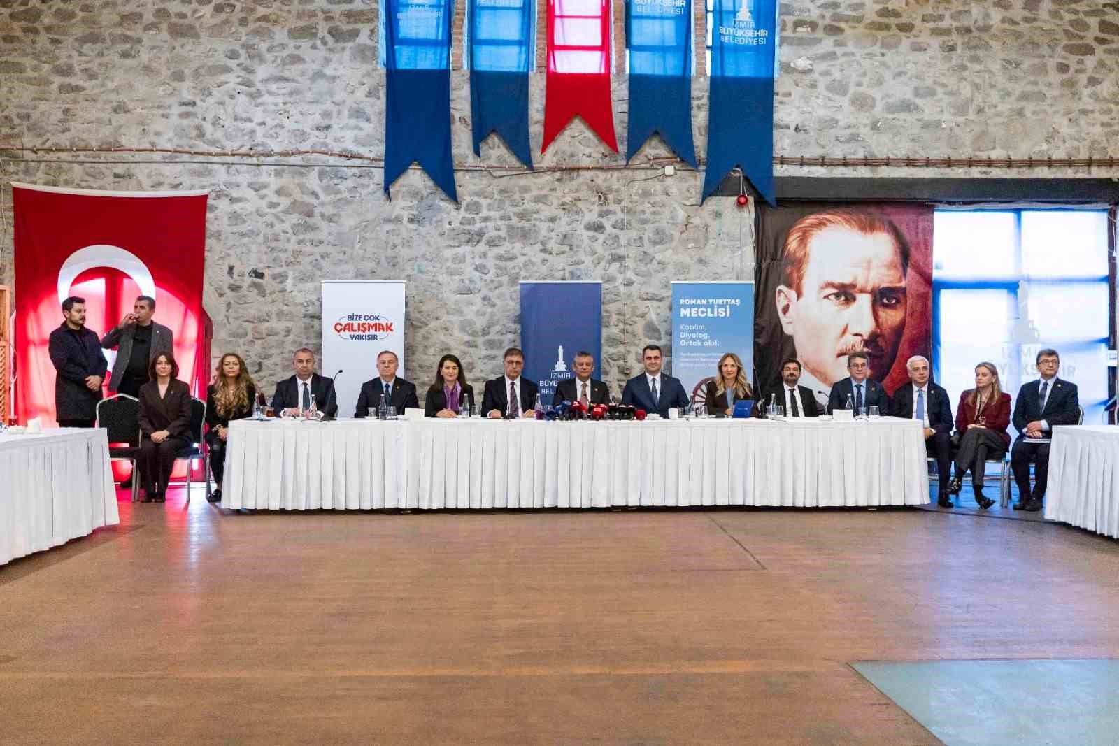 ozgur ozelden romanlara mecliste temsil ve butce sozu 4 cNPAQ33H