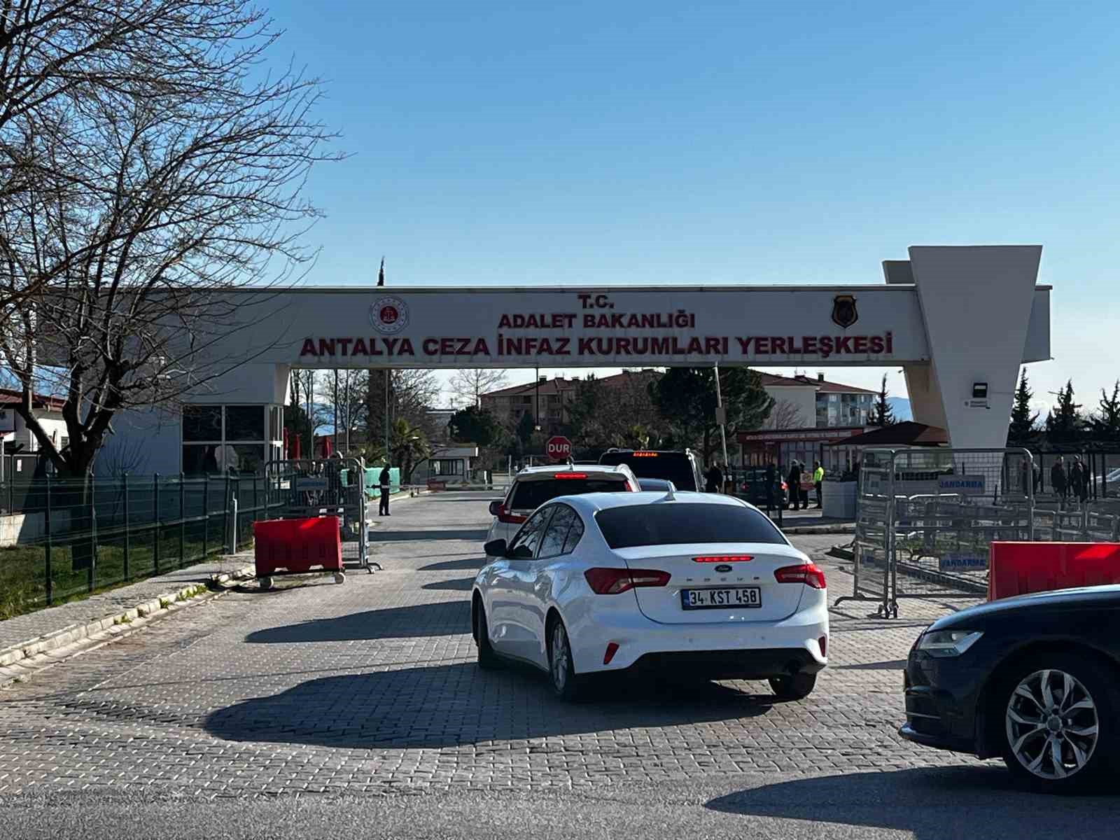 ozgur ozelden tanju ozcan aciklamasi 1 C9VMX6up