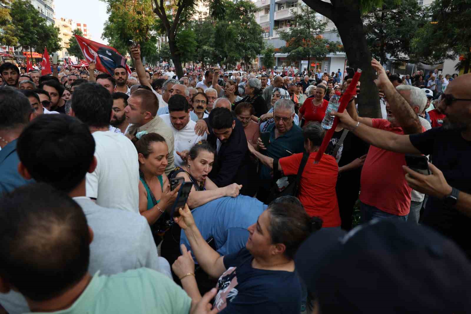 Özgür Özel’den yeni parti sinyali: "Sizi hiç üzmeden yeni bir yol açacağız" 7 ozgur ozelden yeni parti sinyali sizi hic uzmeden yeni bir yol acacagiz 3