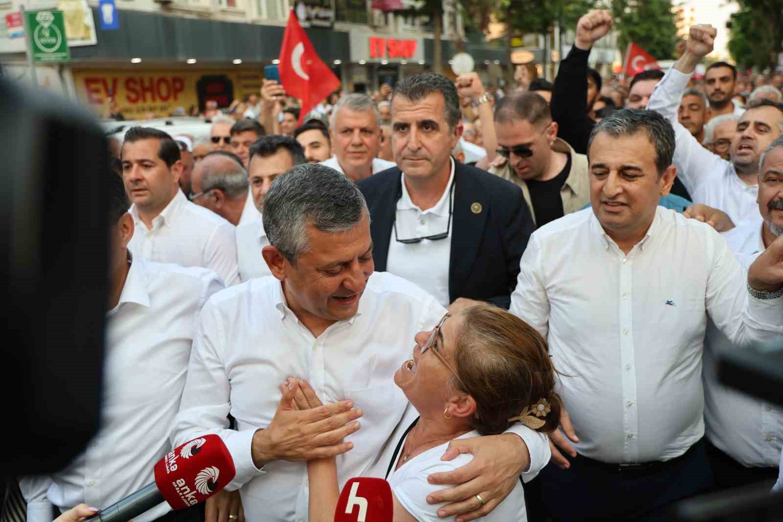 Özgür Özel’den yeni parti sinyali: "Sizi hiç üzmeden yeni bir yol açacağız" 10 ozgur ozelden yeni parti sinyali sizi hic uzmeden yeni bir yol acacagiz 6