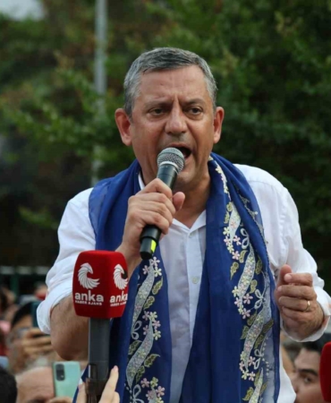 ozgur-ozelden-yeni-parti-sinyali-sizi-hic-uzmeden-yeni-bir-yol-acacagiz-XYqcaSMz.jpg
