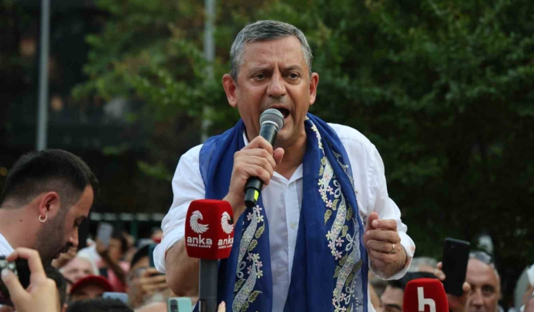 ozgur-ozelden-yeni-parti-sinyali-sizi-hic-uzmeden-yeni-bir-yol-acacagiz-XYqcaSMz.jpg
