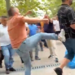 ozgur-ozelin-cuma-namazi-cikisinda-tekmeli-arbede-JPWuhVKC.jpg