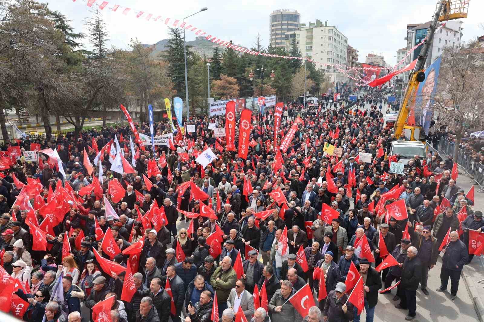 ozgur ozelin nevsehir mitingine pankart damga vurdu 0