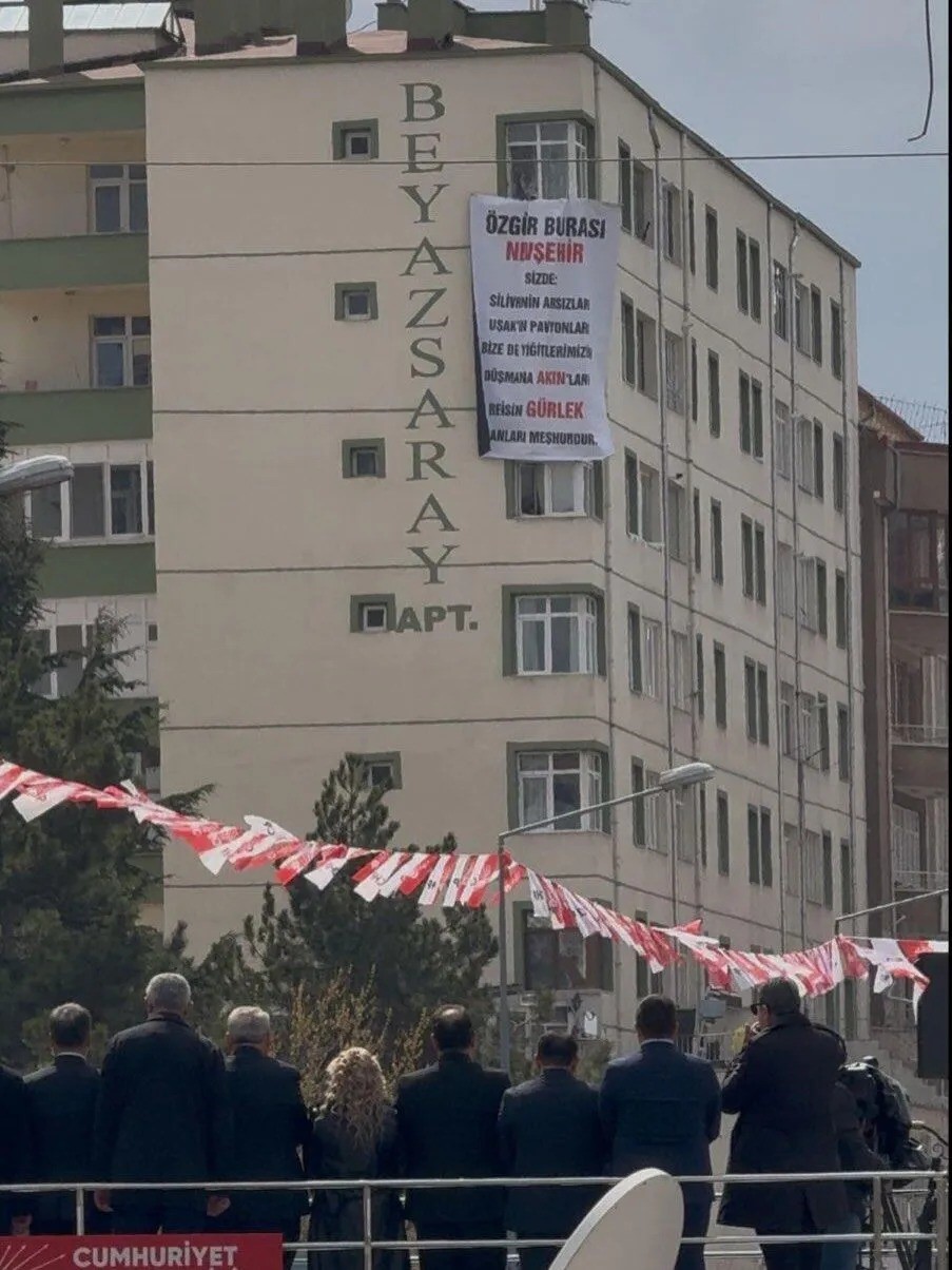 ozgur ozelin nevsehir mitingine pankart damga vurdu 1 AZ4JLnI1