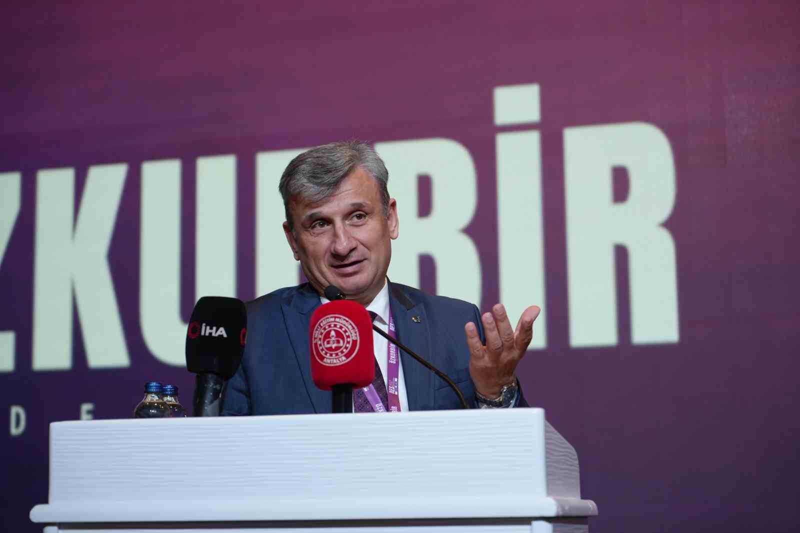 ozkurbir 4 egitim sempozyumu antalyada gerceklestirildi 11 I6Tygysn