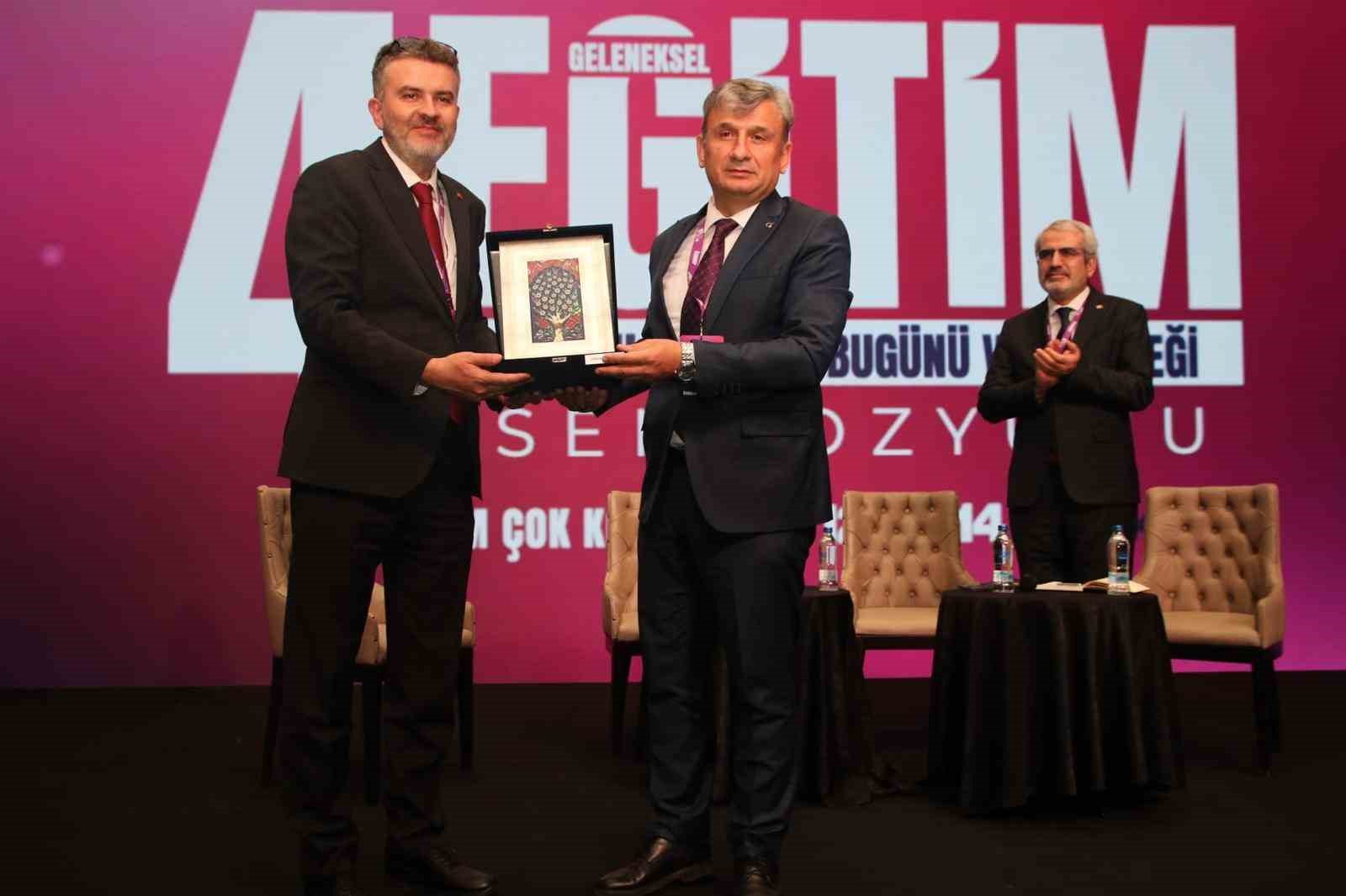 ozkurbir 4 egitim sempozyumu antalyada gerceklestirildi 20 ICW2VqY4