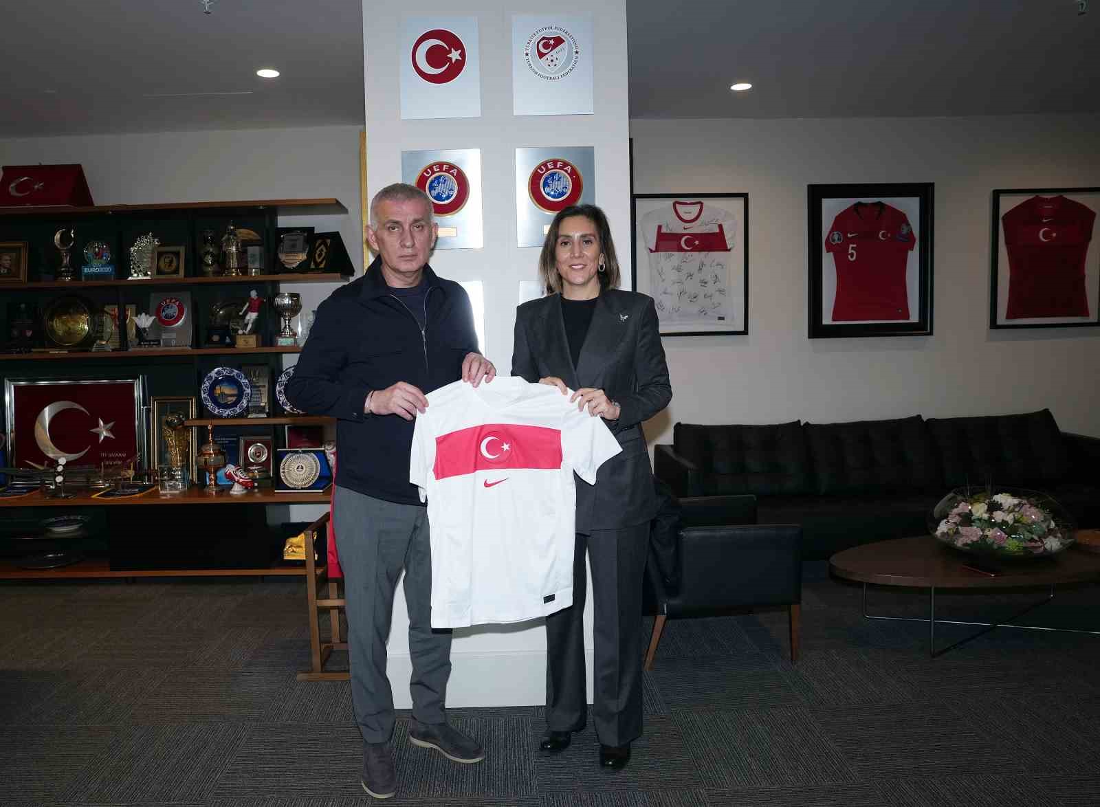 oztopaloglu ve atasoydan tff baskani haciosmanogluna ziyaret 1 bqWfyLYH