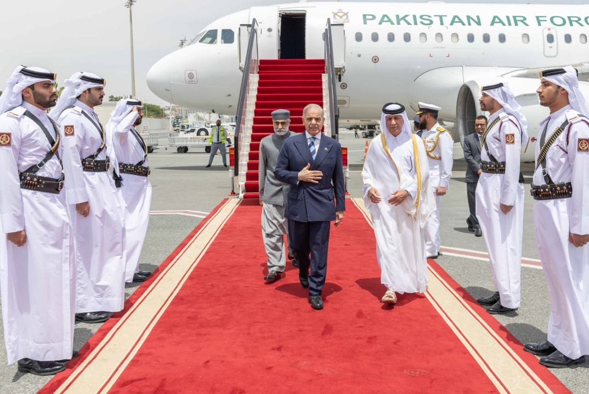 pakistan basbakani serif katarda 1 R2tQlY9H