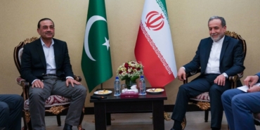 pakistan-genelkurmay-baskani-munir-iran-disisleri-bakani-arakci-ile-gorustu-BjBvCAW2.jpg