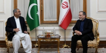 pakistan-icisleri-bakani-naqvi-iran-disisleri-bakani-arakci-ile-bir-araya-geldi-8fEsfEwC.jpg