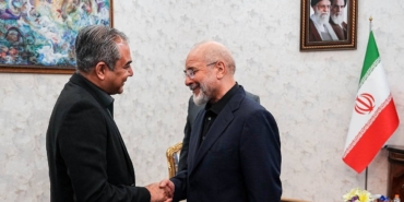 pakistan-icisleri-baskani-naqviden-tahrana-resmi-ziyaret-Erg1e5GI.jpg