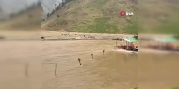 pakistanda-turistleri-tasiyan-tekne-alabora-oldu-7-olu-4QDQeeDz.jpg