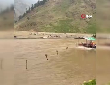 pakistanda-turistleri-tasiyan-tekne-alabora-oldu-7-olu-4QDQeeDz.jpg