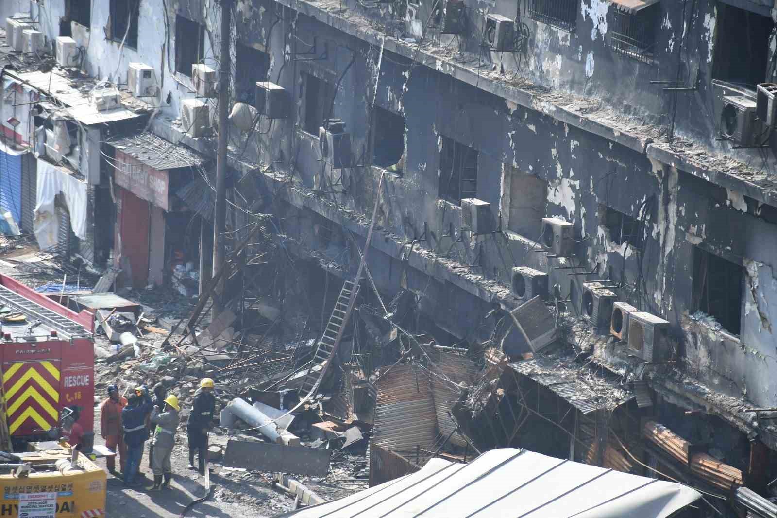 pakistandaki avm yangininda can kaybi 60a yukseldi 4 sLrnkcZ8