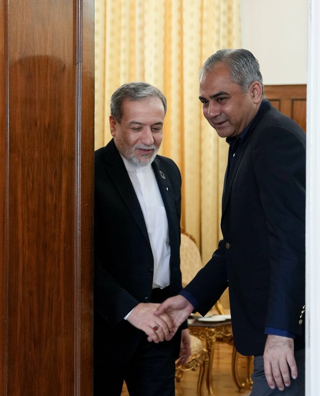pakistanli bakan naqvi pezeskiyan tarafindan kabul edildi 2 hqjvN8sY