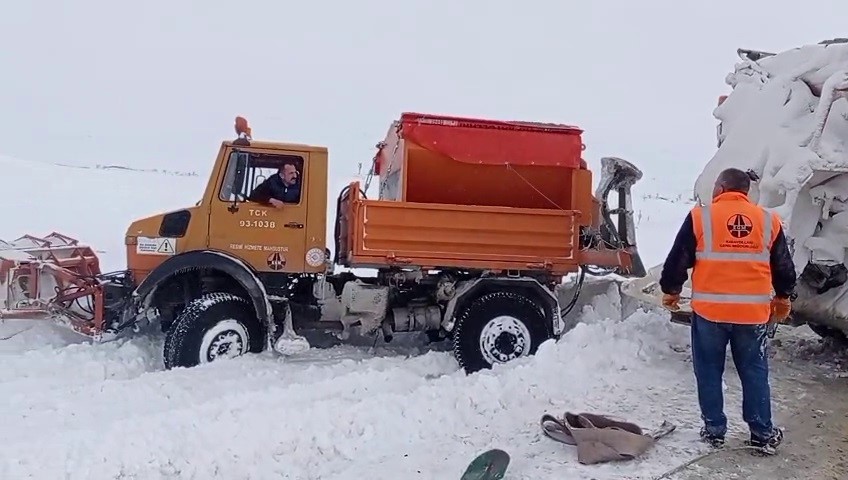 palandoken gecidinde karla mucadele ekiplerinin nefes kesen mesaisi 1 H9gcAjZT