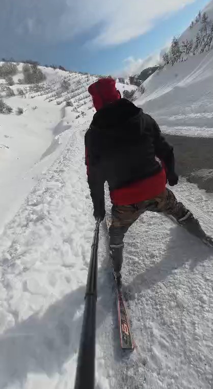 Palandöken’e gidemeyen kayak tutkunları köy yolunu piste çevirdi 5 palandokene gidemeyen kayak tutkunlari koy yolunu piste cevirdi 1 klE1hmXE
