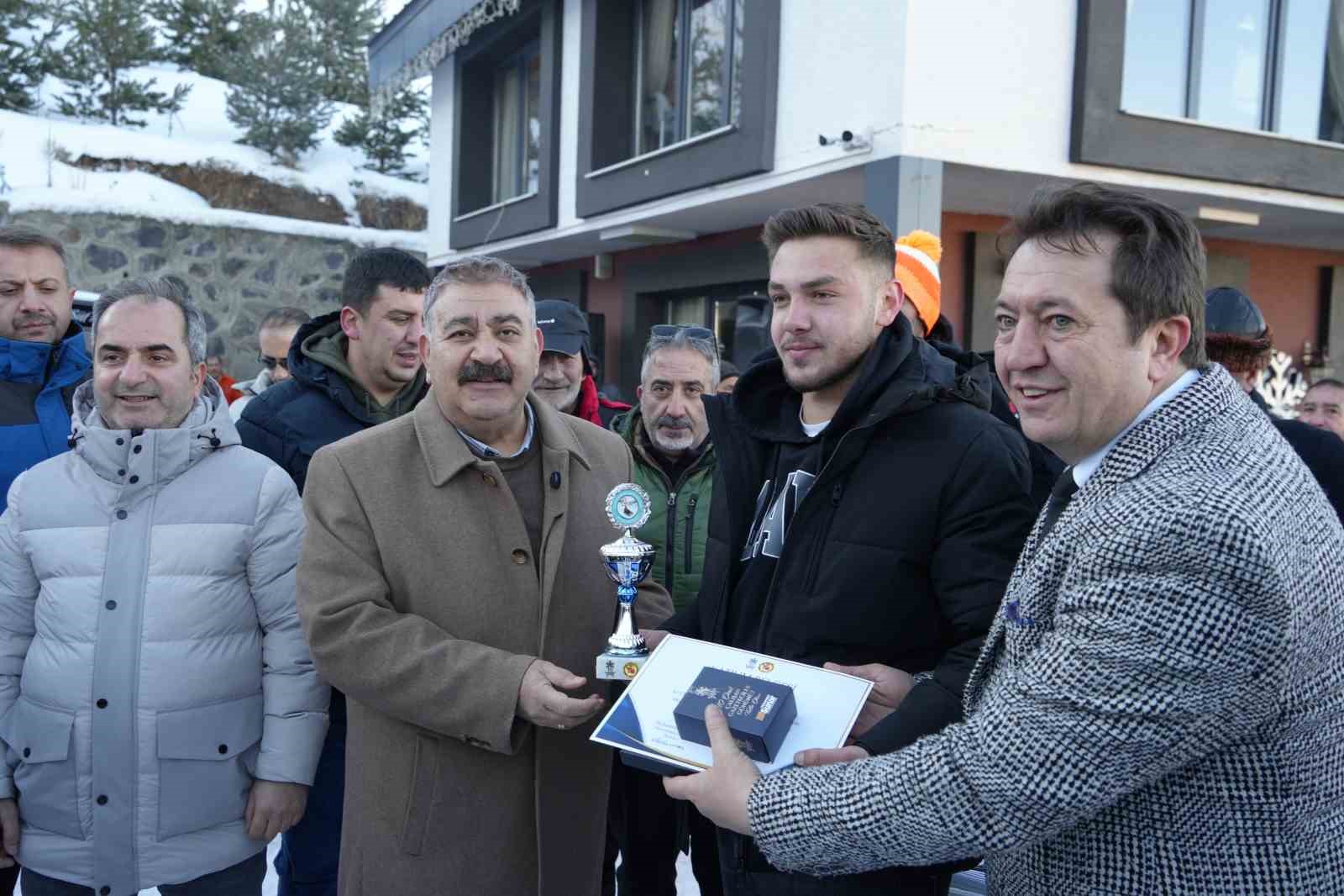 palandokeni bu kez gazeteciler senlendirdi 6 eWNTFlV5