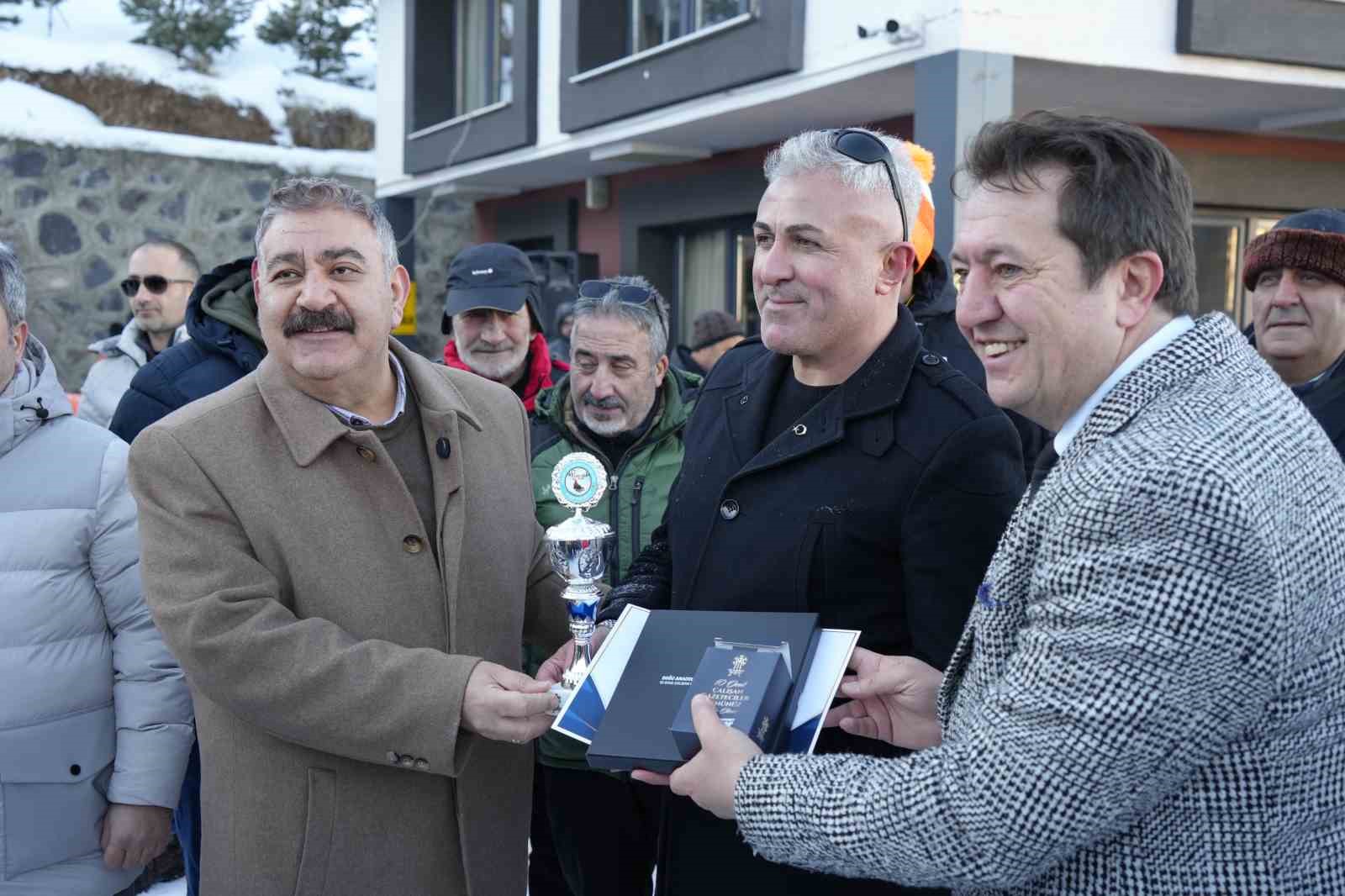 palandokeni bu kez gazeteciler senlendirdi 7 nOLcI2AO