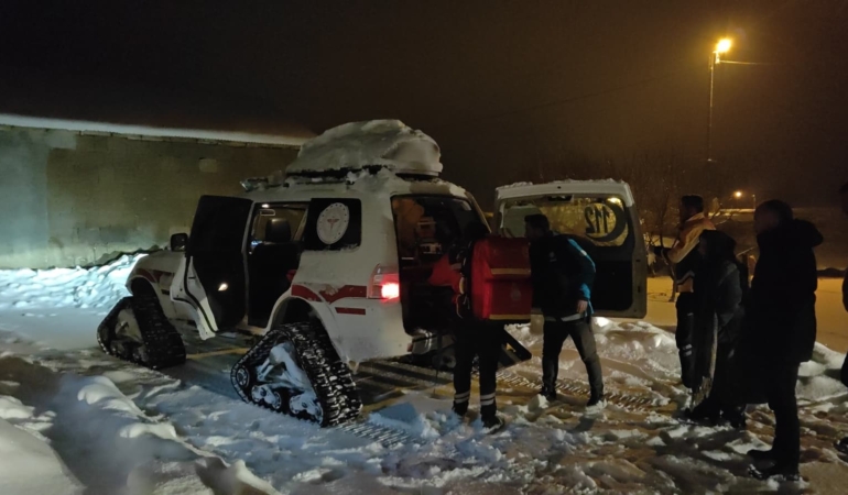 paletli-ambulans-nefes-darligi-ceken-ogretmen-icin-daglari-asti-KZXRMn58.jpg