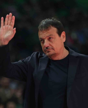 panathinaikos-ergin-ataman-ile-yollarini-ayirdi-3V8YVRmK.jpg