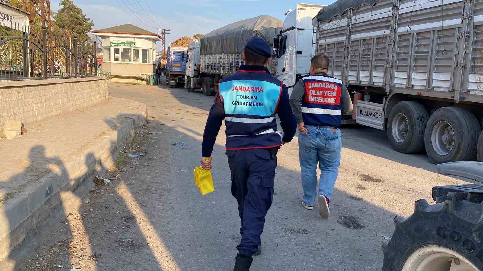 pancar sirasinda silahli ve bicakli kavga 3 yarali 1 B5GEIZR4