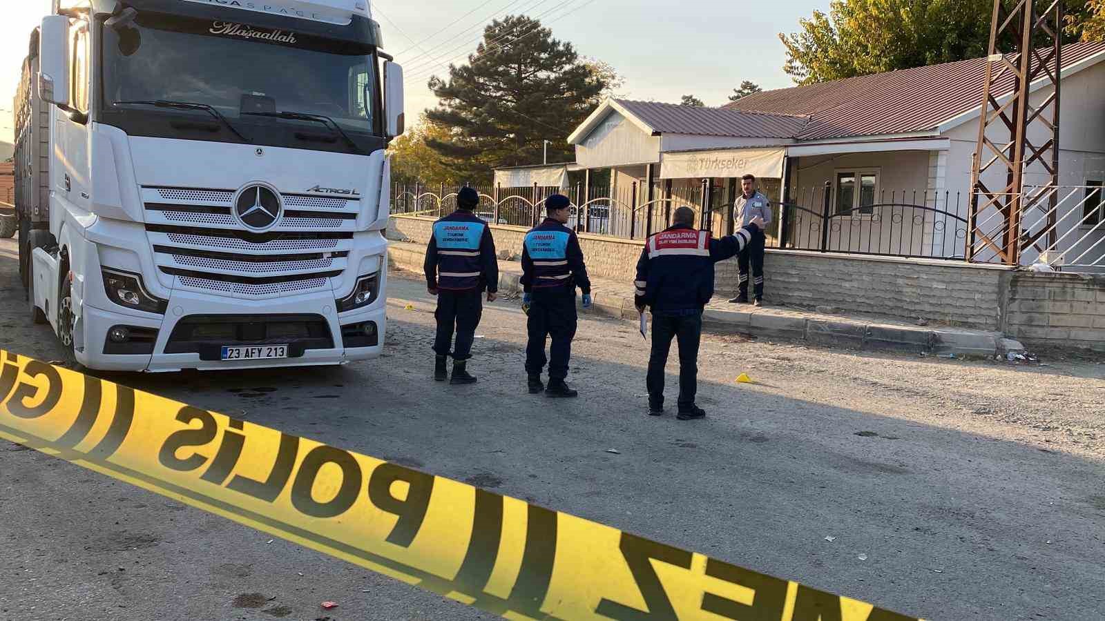 pancar sirasinda silahli ve bicakli kavga 3 yarali 3 44XZOOOm
