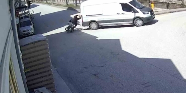 panelvan-araca-carpan-motosiklet-surucusu-yaralandi-bGHzQOGR.jpg