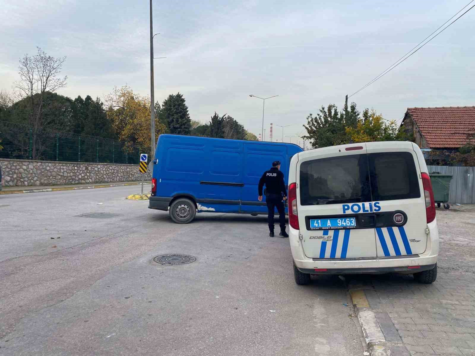 panelvan ile carpisan motosikletli yaralandi 4 ArlLALfm
