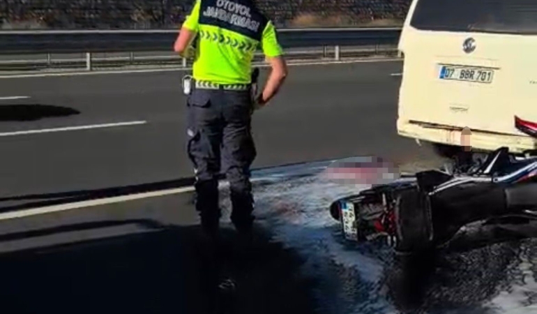 panelvana-carpan-motosikletli-agir-yaralandi-DhRP3byb.jpg