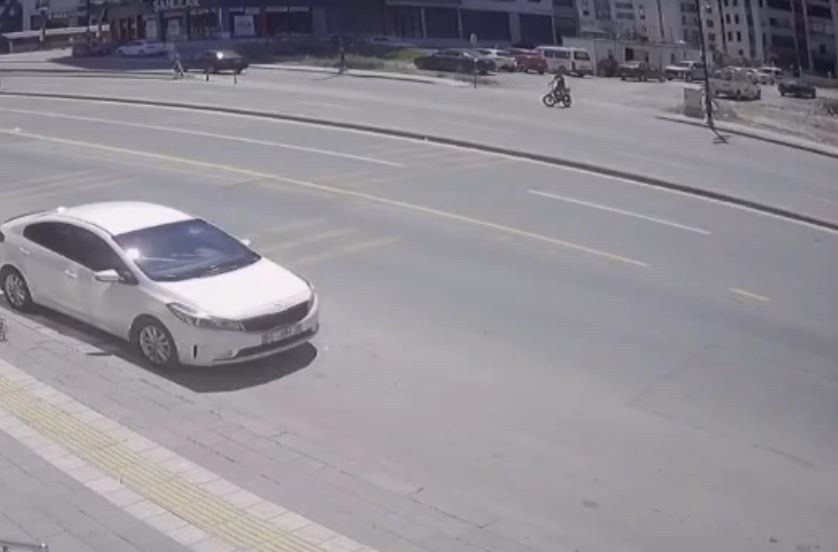 panelvanin carptigi elektrikli bisiklet surucusu agir yaralandi 2 ZYa49aq4