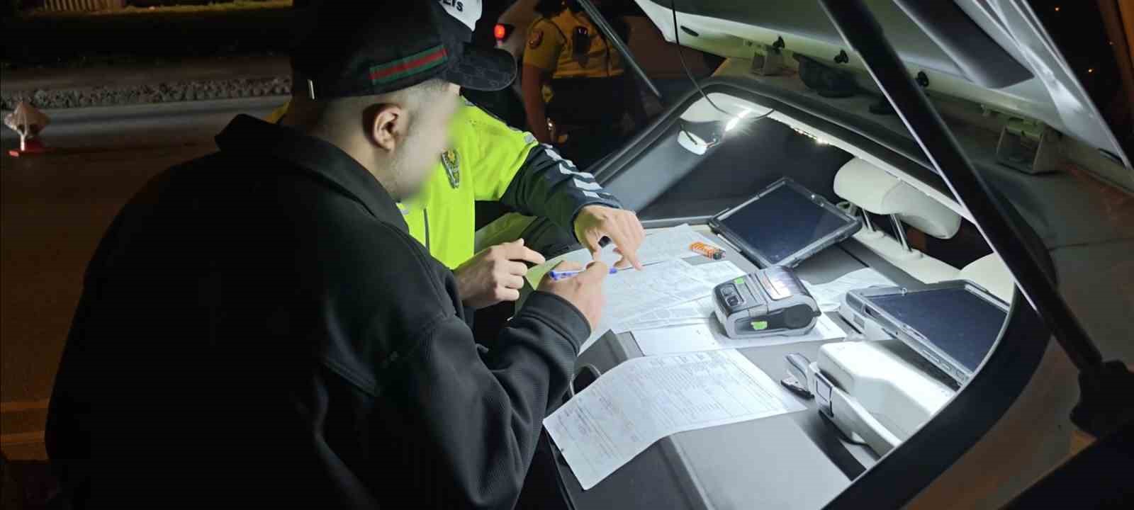 "Panik atağım var" diyerek polis uygulamasından kaçtı, dron kameralarına yakalandı 5 panik atagim var diyerek polis uygulamasindan kacti dron kameralarina yakalandi 1