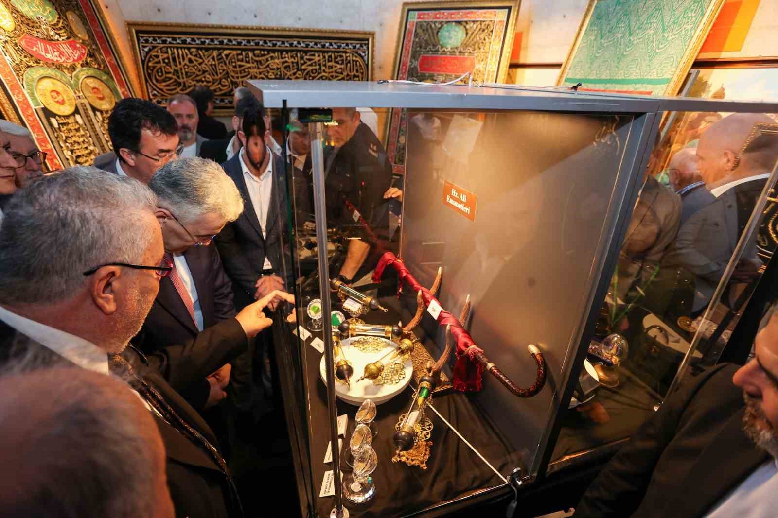 panorama 1326 bursa fetih muzesinde mukaddes emanetler sergisi ziyarete acildi 0
