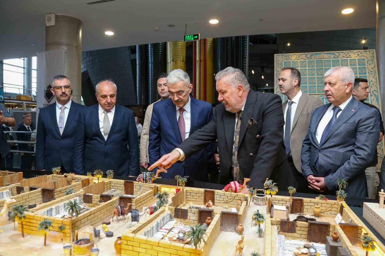 panorama 1326 bursa fetih muzesinde mukaddes emanetler sergisi ziyarete acildi 2 wfSO5HZi