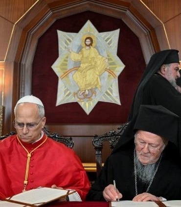 papa-14-leo-balatta-fener-rum-patrigi-bartholomeos-ile-gorustu-c2LQ7mVj.jpg