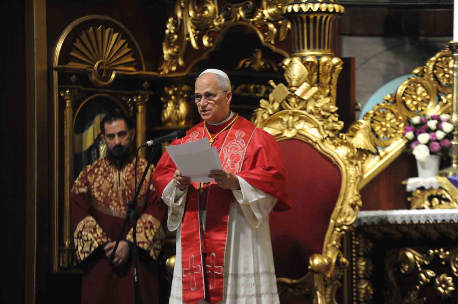 papa 14 leo ermeni apostalik katedraline dua ziyareti gerceklestirdi 3 BAnfgKGt