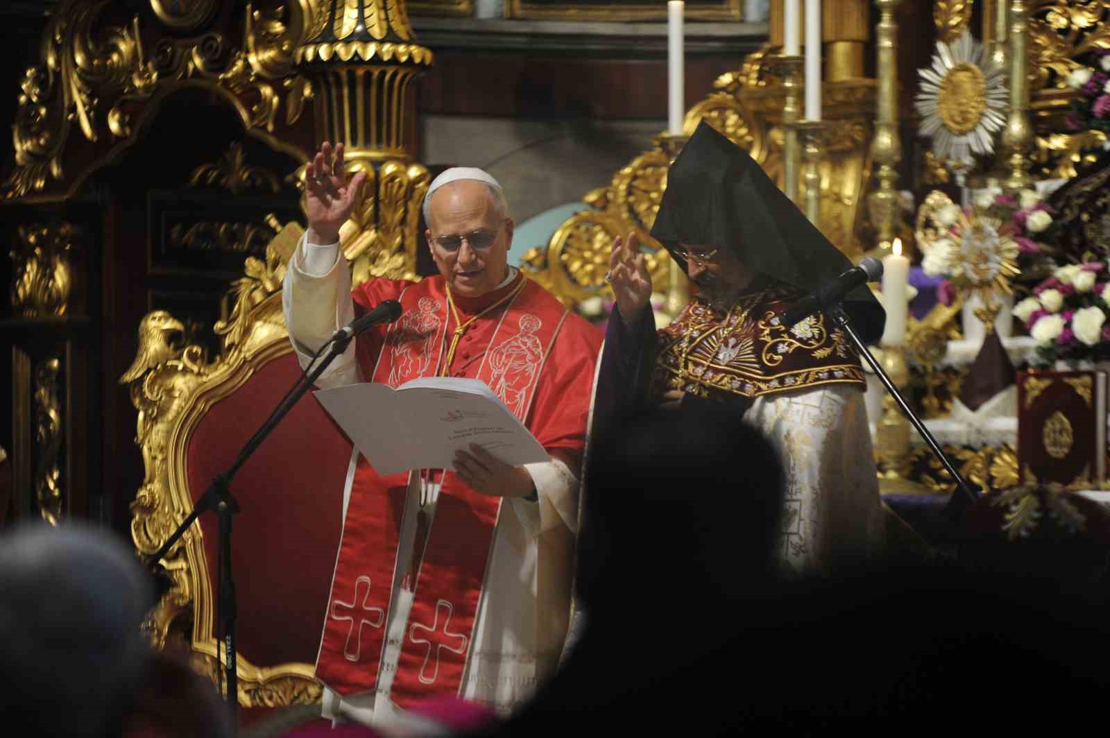 papa 14 leo ermeni apostalik katedraline dua ziyareti gerceklestirdi 5 hbBkXXDM