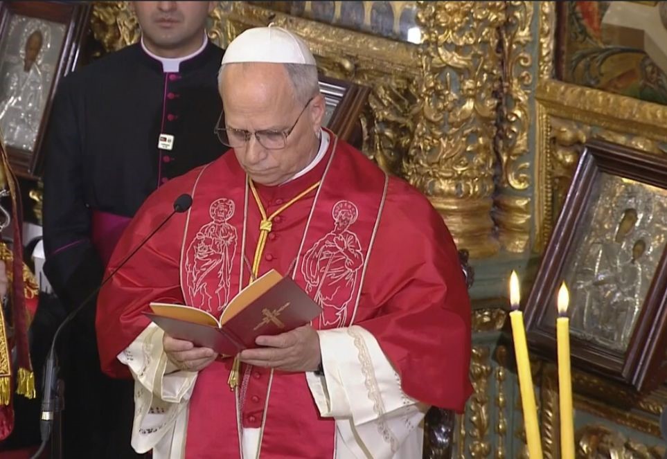 papa 14 leo fener rum patrikhanesine geldi 0 gRFsnJ1G