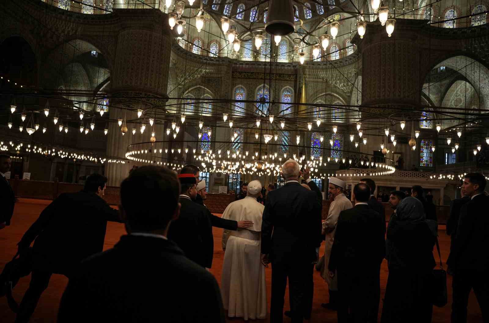 papa 14 leo sultanahmet camiine geldi 2 kZyTf1Dn