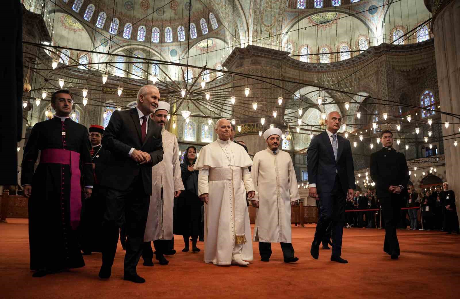 papa 14 leo sultanahmet camiine geldi 3 g7YYFz2L