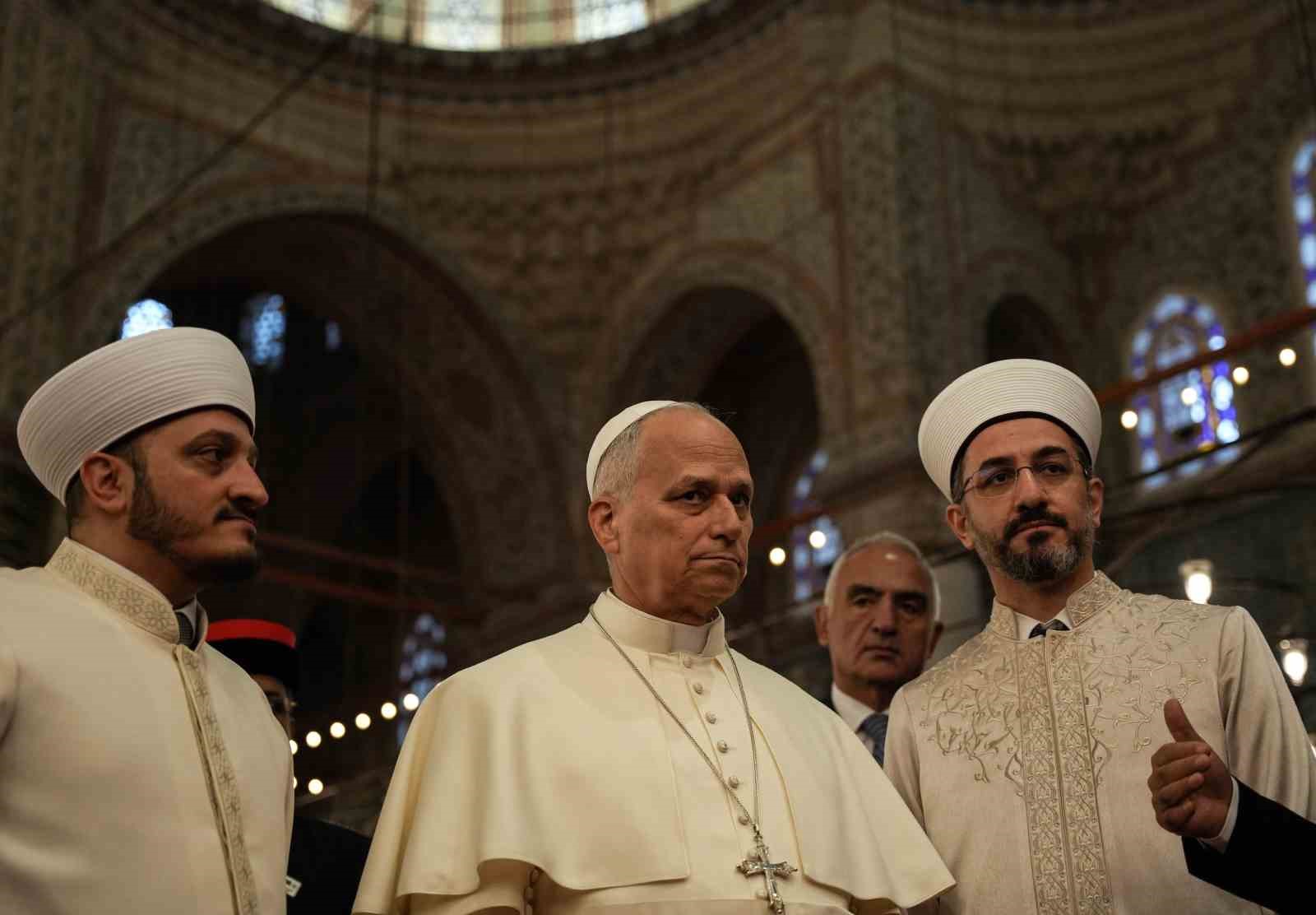 Papa 14. Leo, Sultanahmet Camii’ni hayranlıkla inceledi, Sultanahmet Cami müezzini Musa Aşgın Tunca o anları anlattı 6 papa 14 leo sultanahmet camiini hayranlikla inceledi sultanahmet cami muezzini musa asgin tunca o